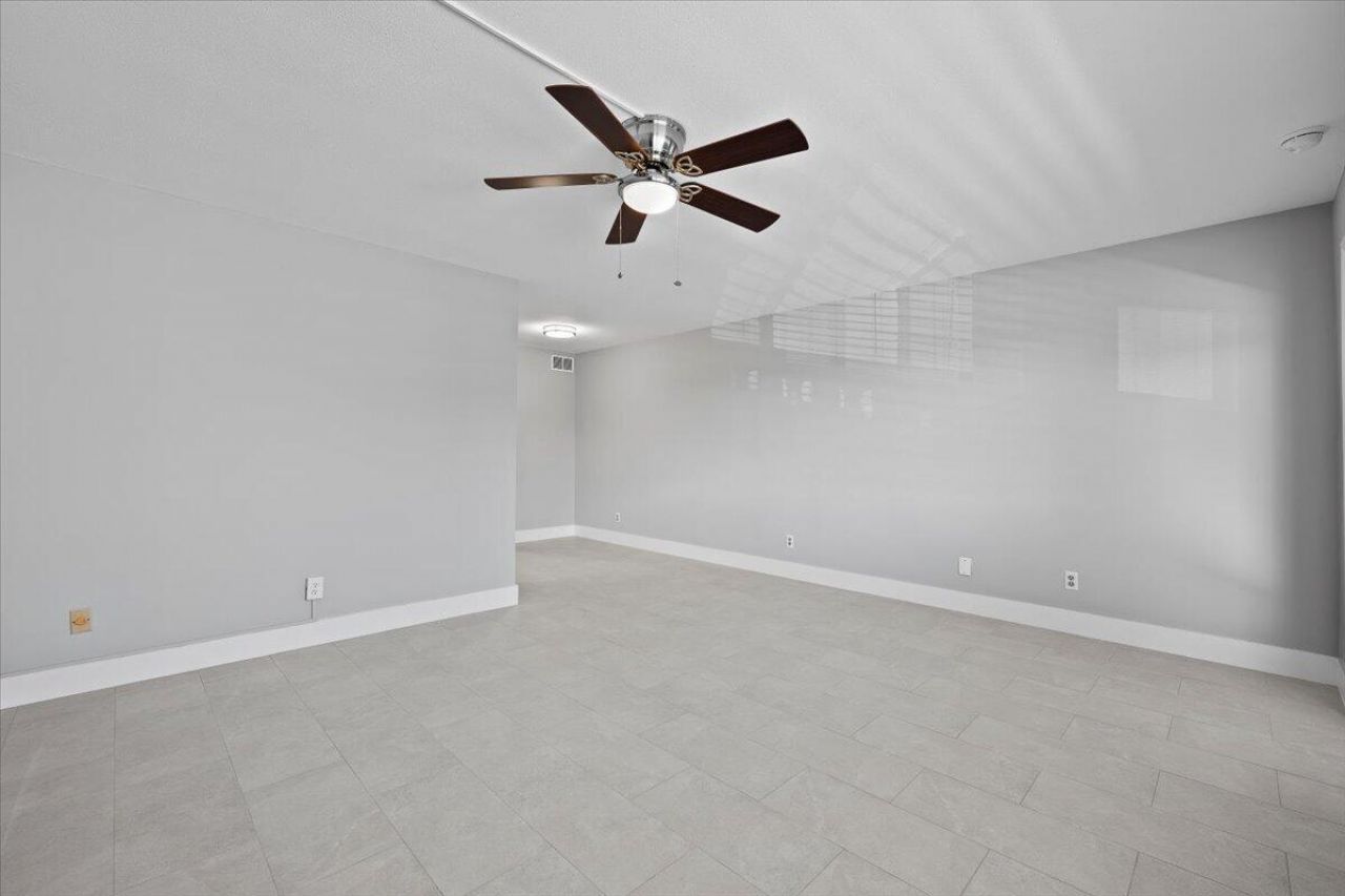 131 Doolen Court, Unit 207, North Palm Beach, FL 33408 Photo