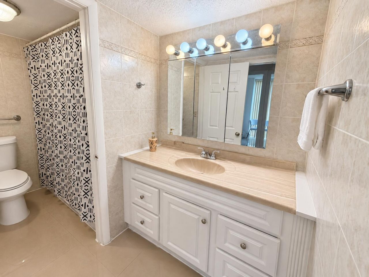 17021 N Bay Road, Unit 107, Sunny Isles Beach, FL 33160 Photo