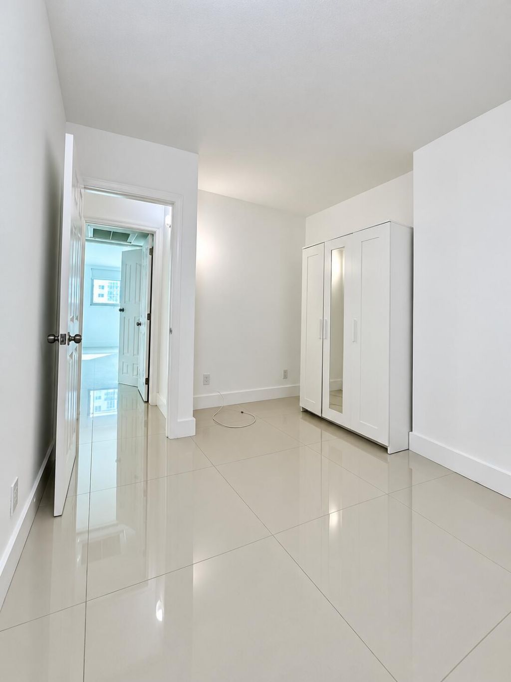 19380 Collins Avenue, Unit 516, Sunny Isles Beach, FL 33160 Photo