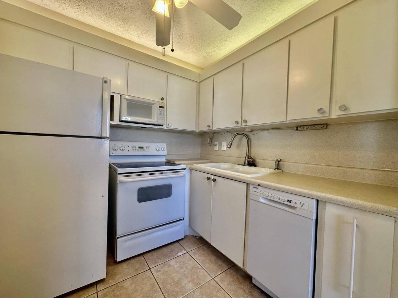 141 Coventry F, West Palm Beach, FL 33417 Photo