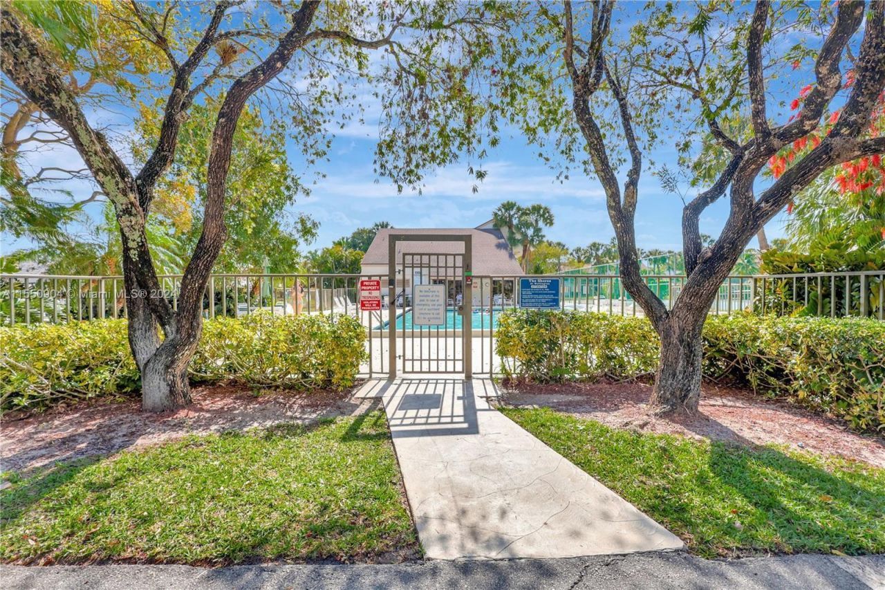 12584 Shoreline Drive, Wellington, FL 33414 Photo