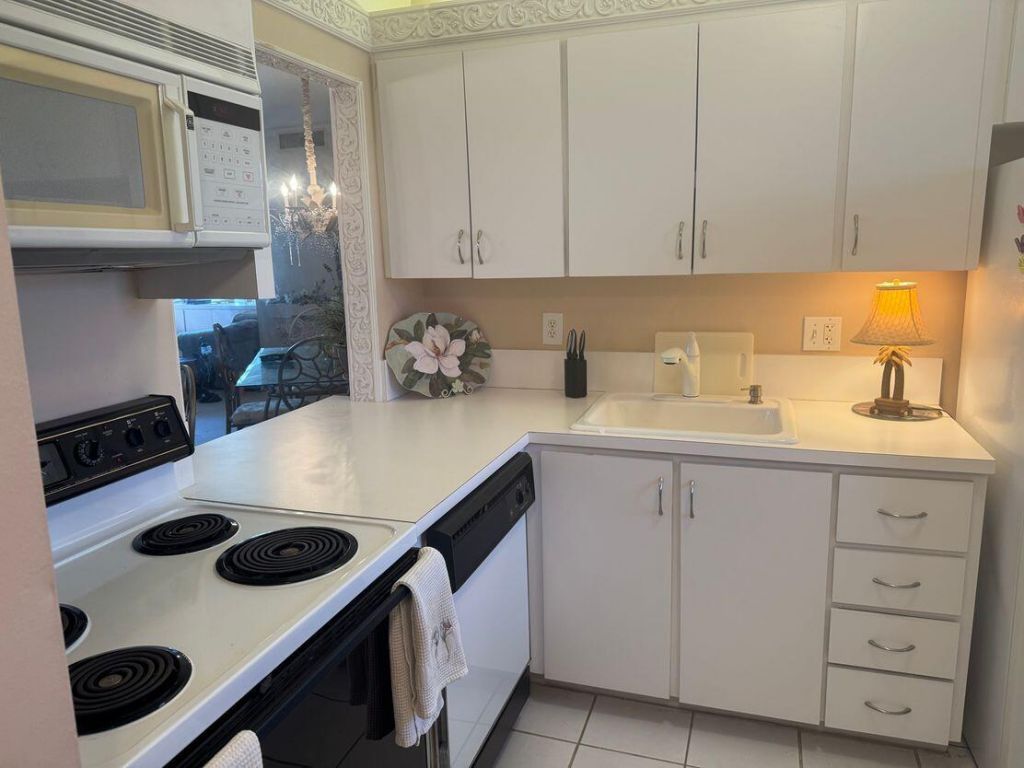 5401 NW 2nd Avenue, Unit Apt 329, Boca Raton, FL 33487 Photo