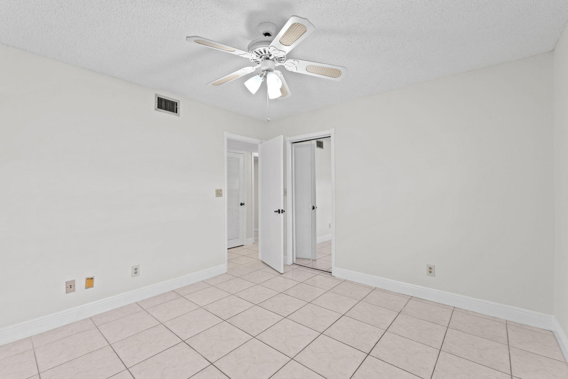 6085 N Sabal Palm Boulevard, Unit 107, Tamarac, FL 33319 Photo