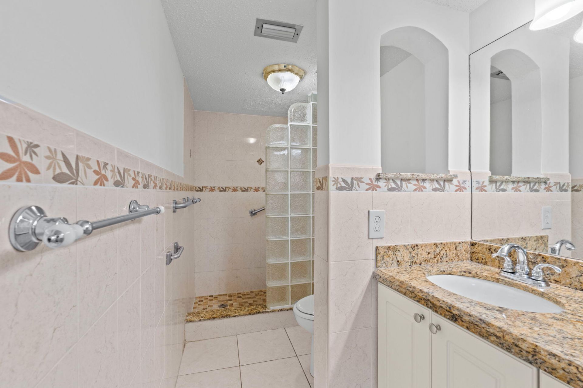 6085 N Sabal Palm Boulevard, Unit 107, Tamarac, FL 33319 Photo