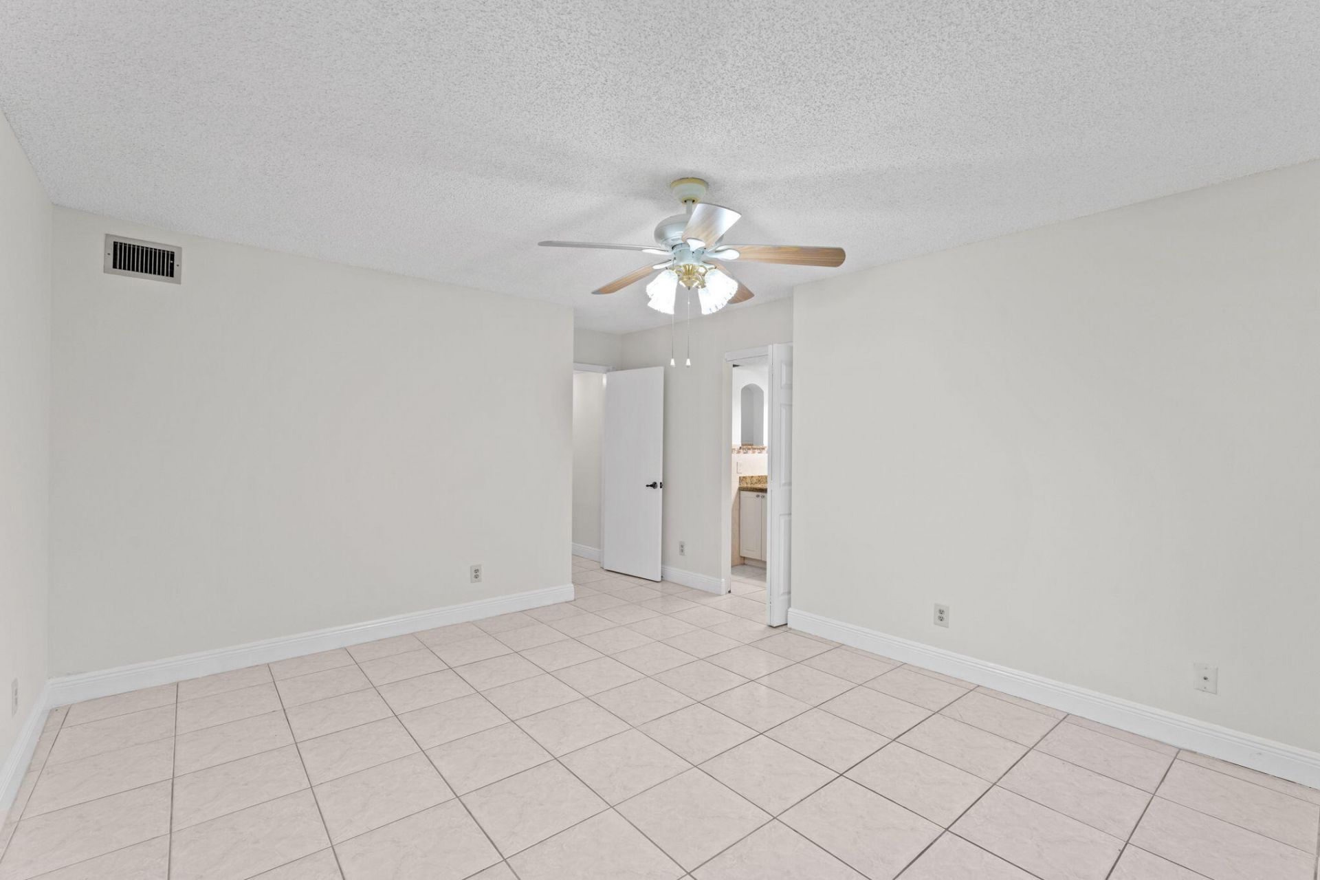 6085 N Sabal Palm Boulevard, Unit 107, Tamarac, FL 33319 Photo