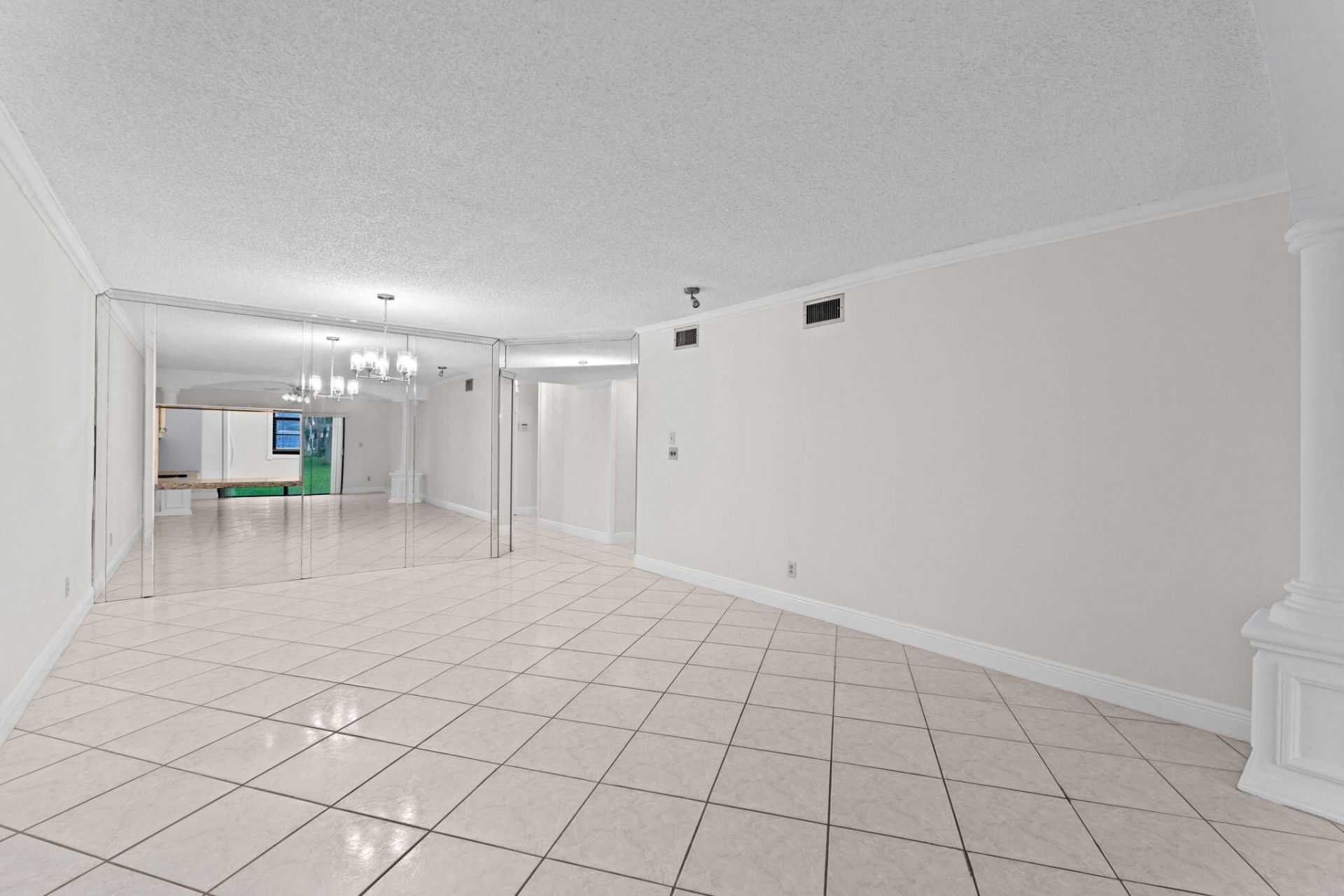 6085 N Sabal Palm Boulevard, Unit 107, Tamarac, FL 33319 Photo