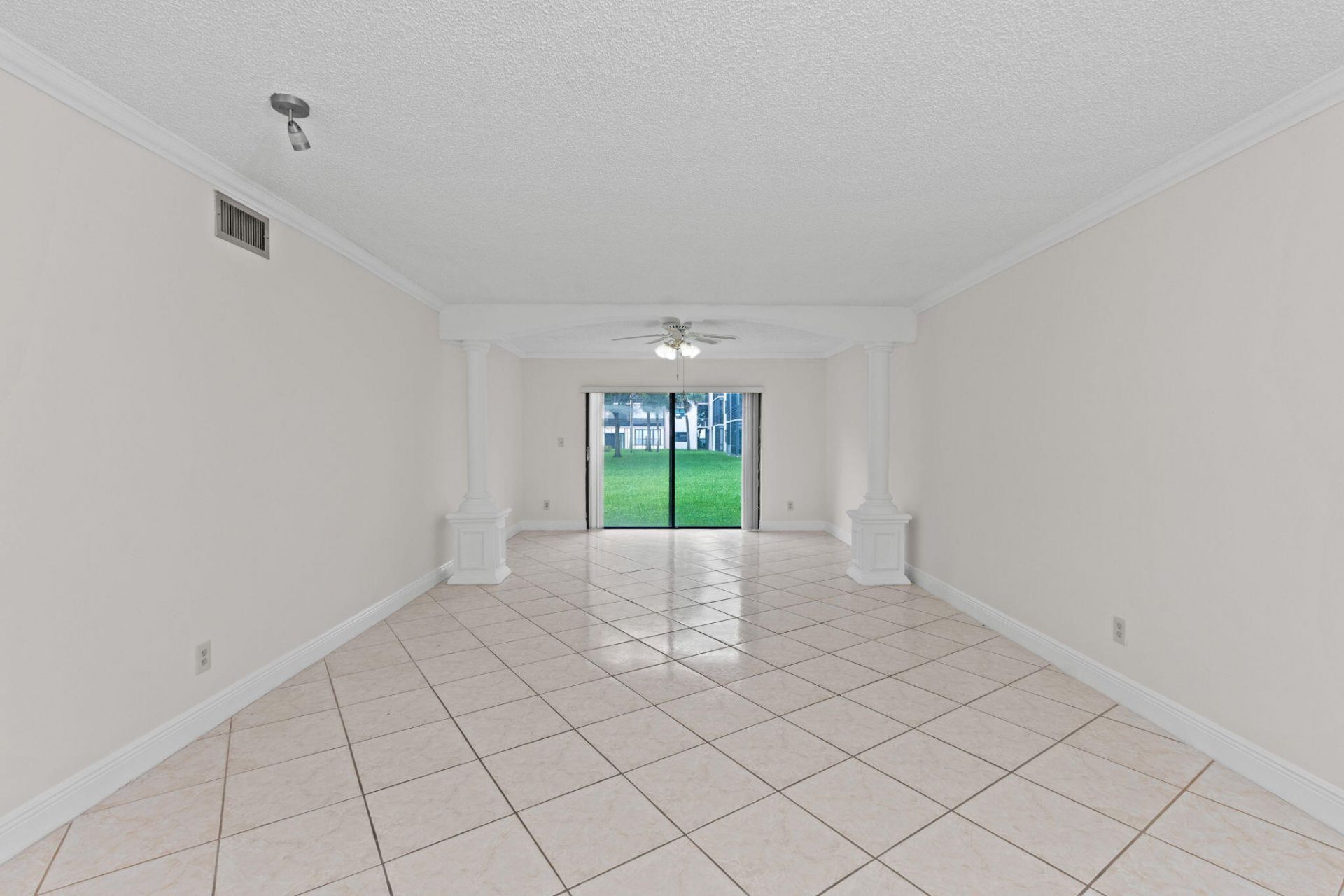 6085 N Sabal Palm Boulevard, Unit 107, Tamarac, FL 33319 Photo