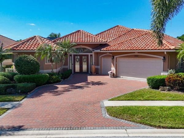 8863 LAKES Boulevard, West Palm Beach, FL 33412