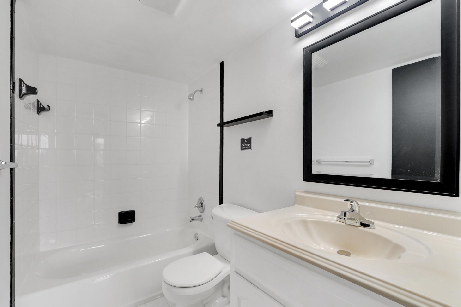 3700 N Pine Island Road, Unit 307, Sunrise, FL 33351 Photo