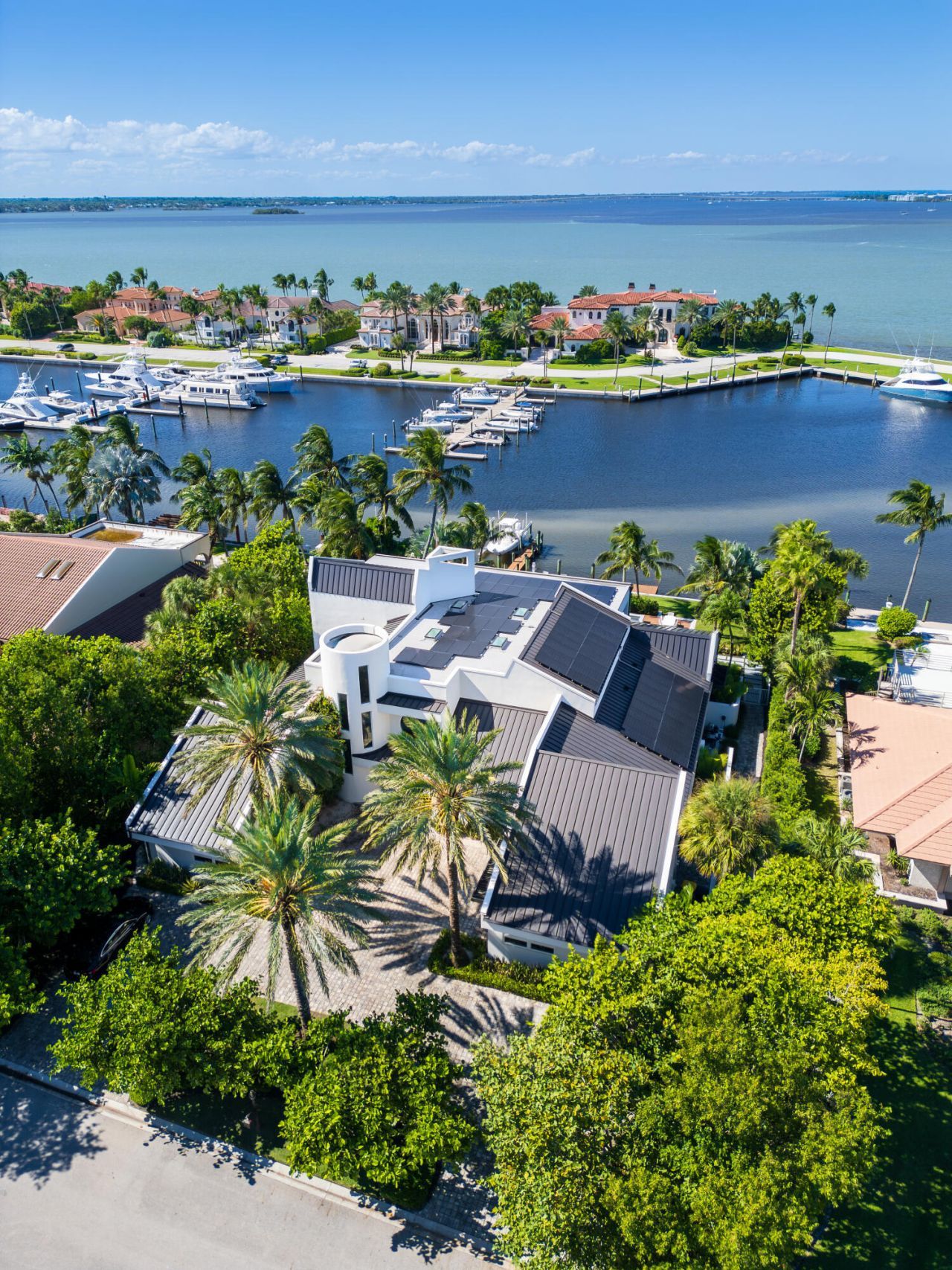 6879 SE South Marina Way, Hutchinson Island, FL 34996 Photo