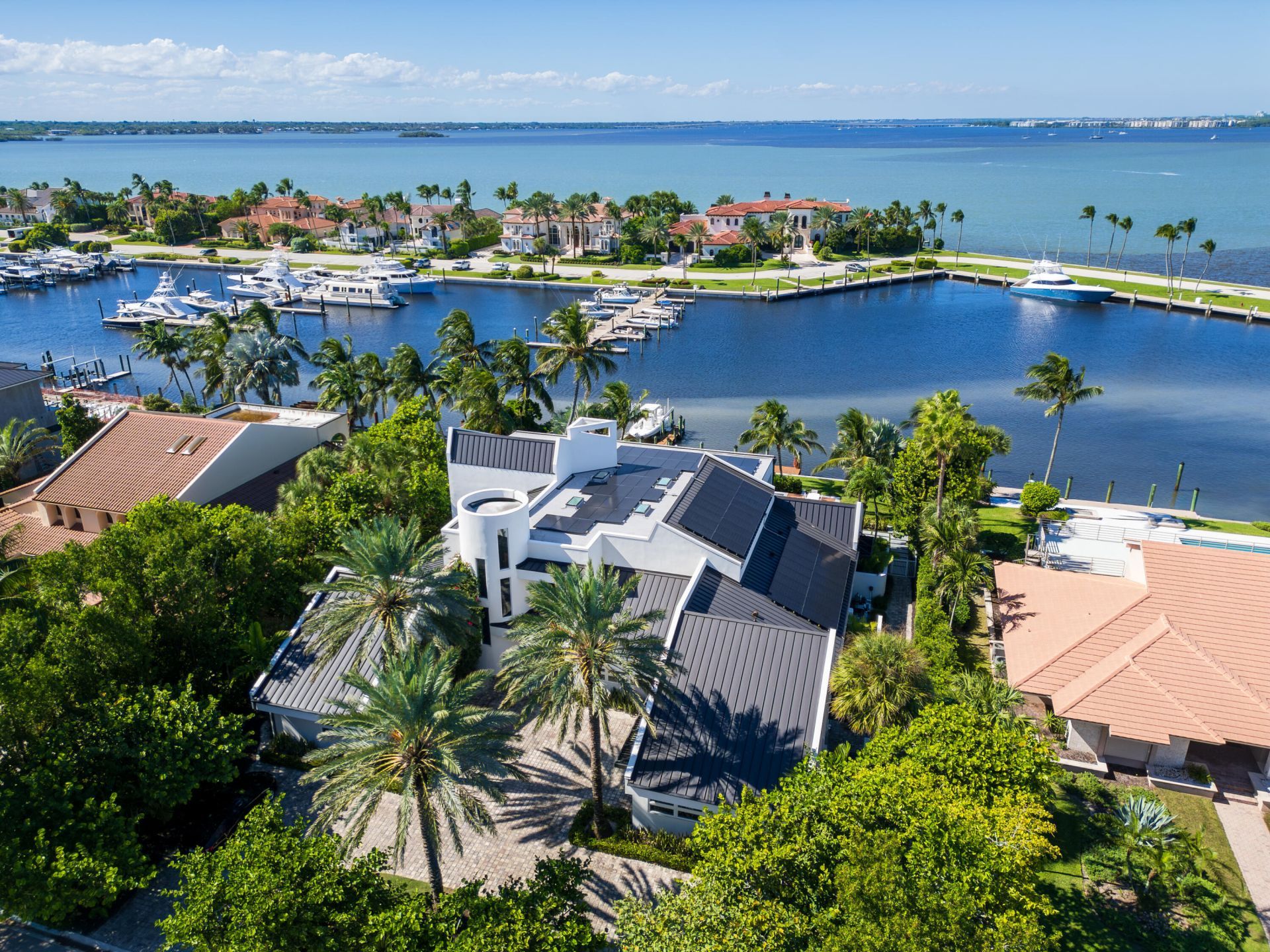 6879 SE South Marina Way, Hutchinson Island, FL 34996 Photo