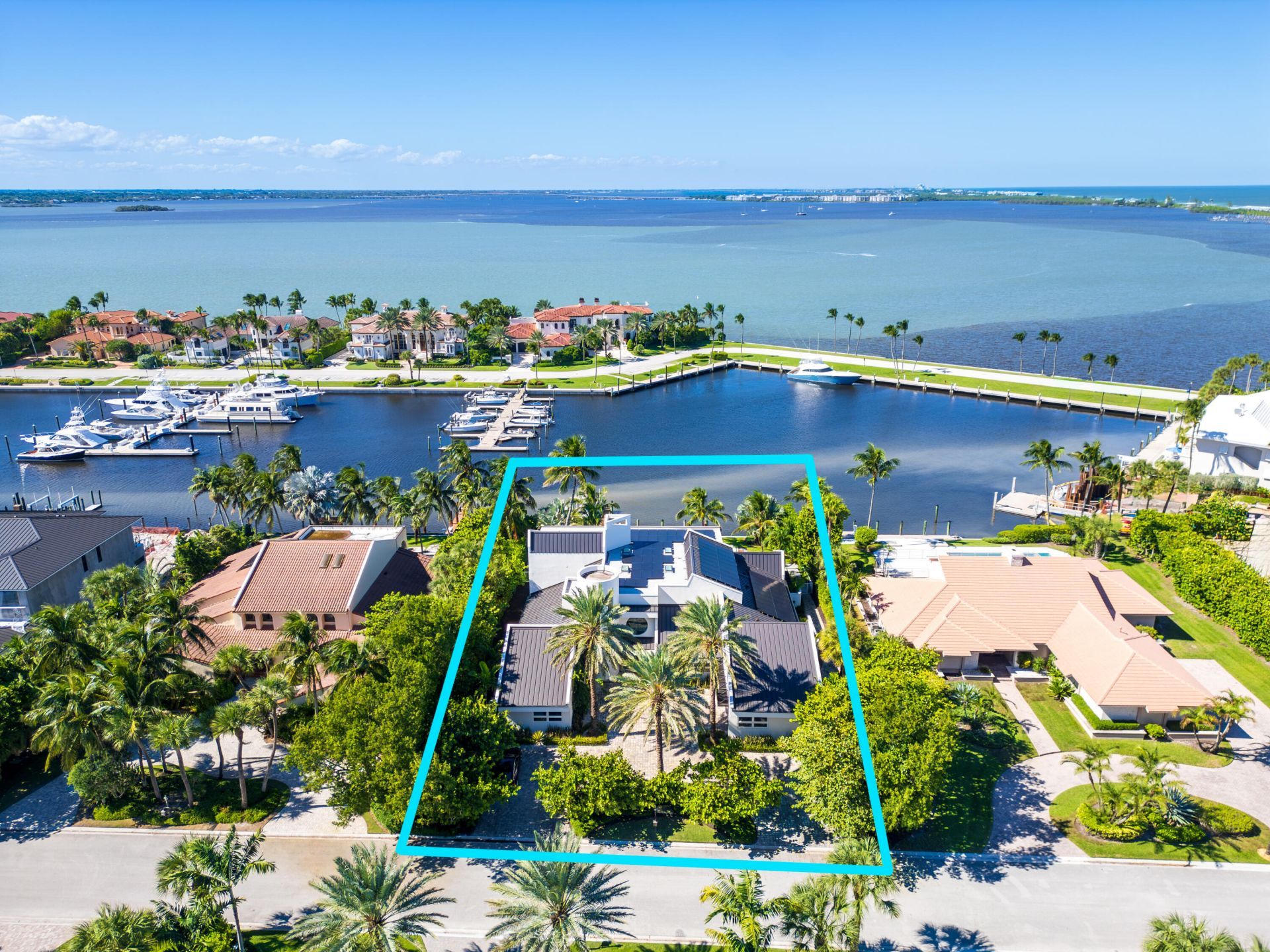6879 SE South Marina Way, Hutchinson Island, FL 34996 Photo