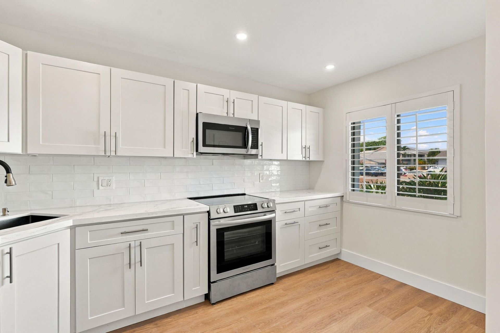 2641 Gately Drive W, Unit 906, West Palm Beach, FL 33415 Photo