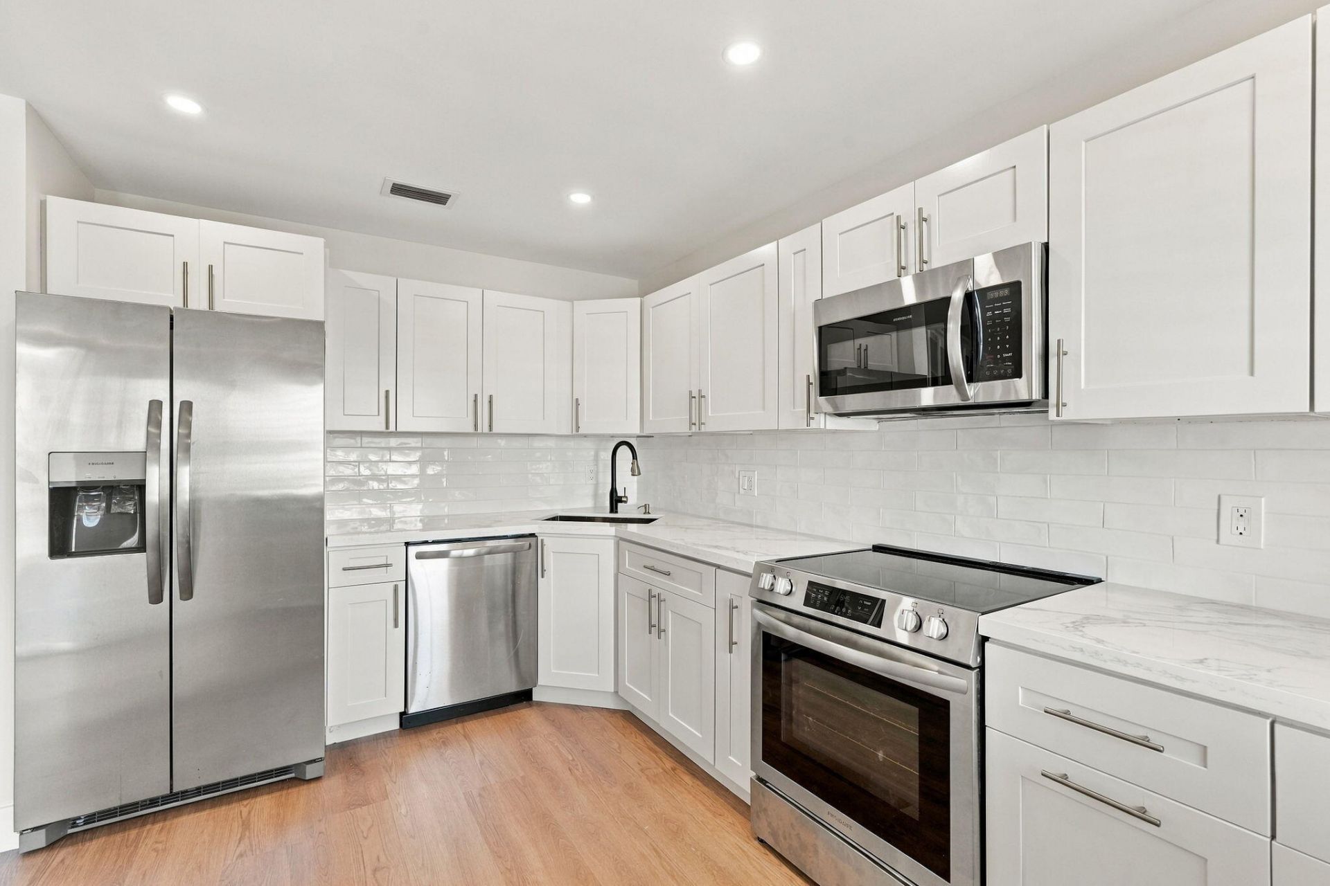 2641 Gately Drive W, Unit 906, West Palm Beach, FL 33415 Photo