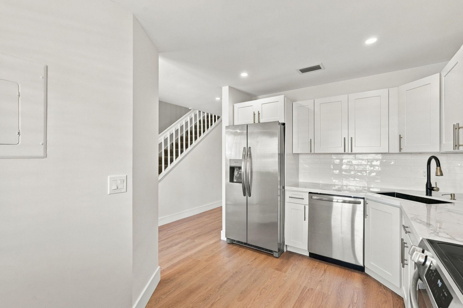 2641 Gately Drive W, Unit 906, West Palm Beach, FL 33415 Photo