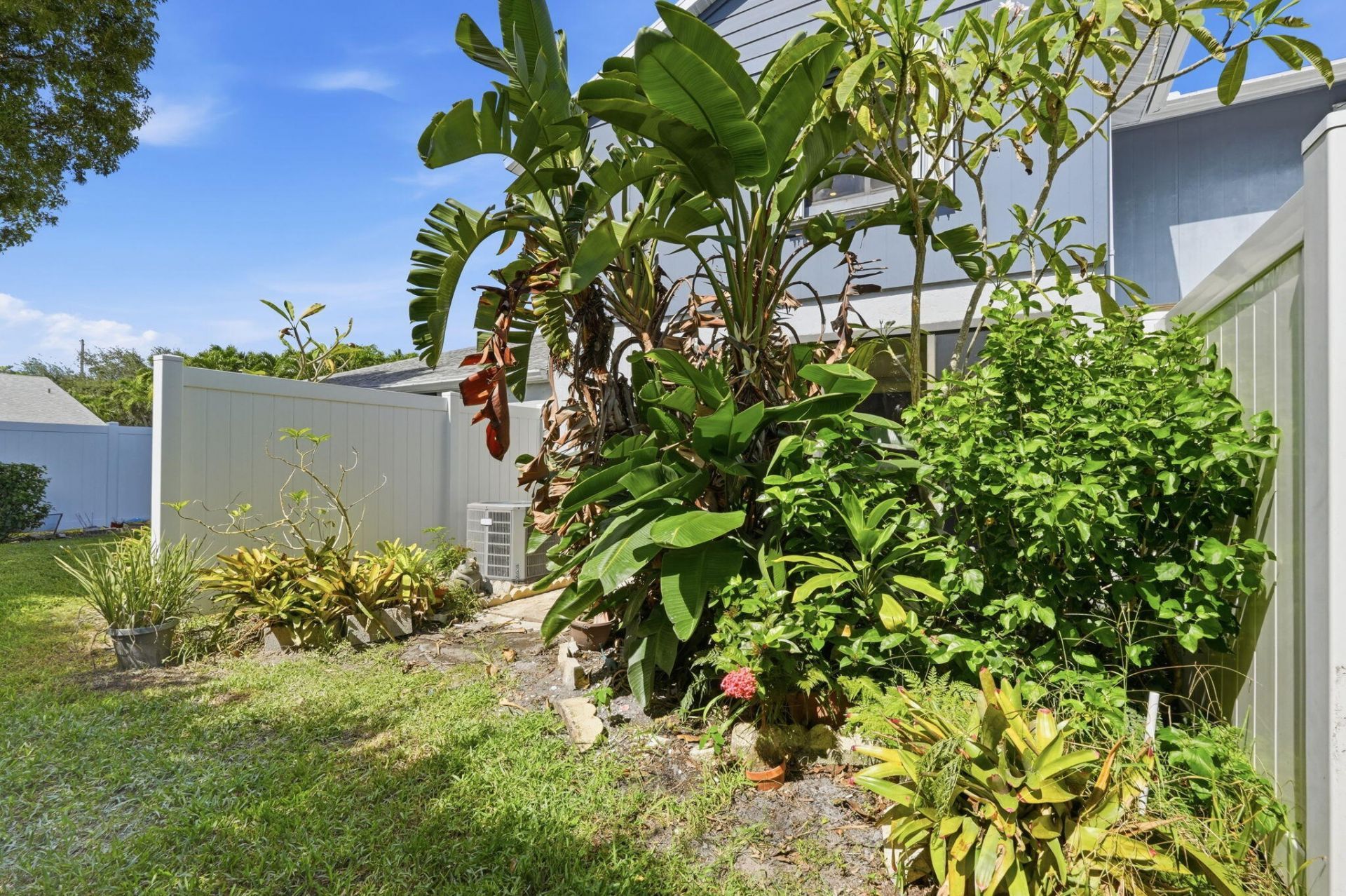 2641 Gately Drive W, Unit 906, West Palm Beach, FL 33415 Photo