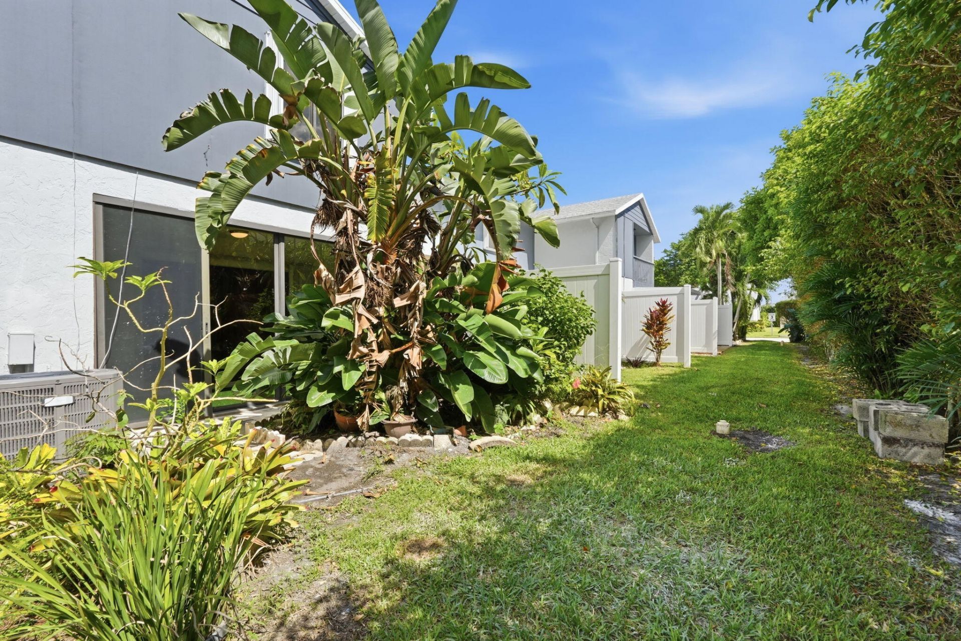 2641 Gately Drive W, Unit 906, West Palm Beach, FL 33415 Photo