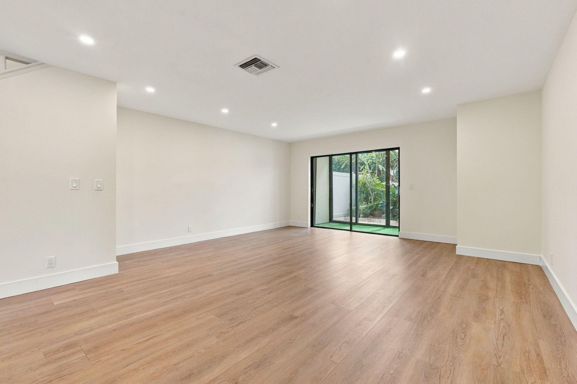 2641 Gately Drive W, Unit 906, West Palm Beach, FL 33415 Photo