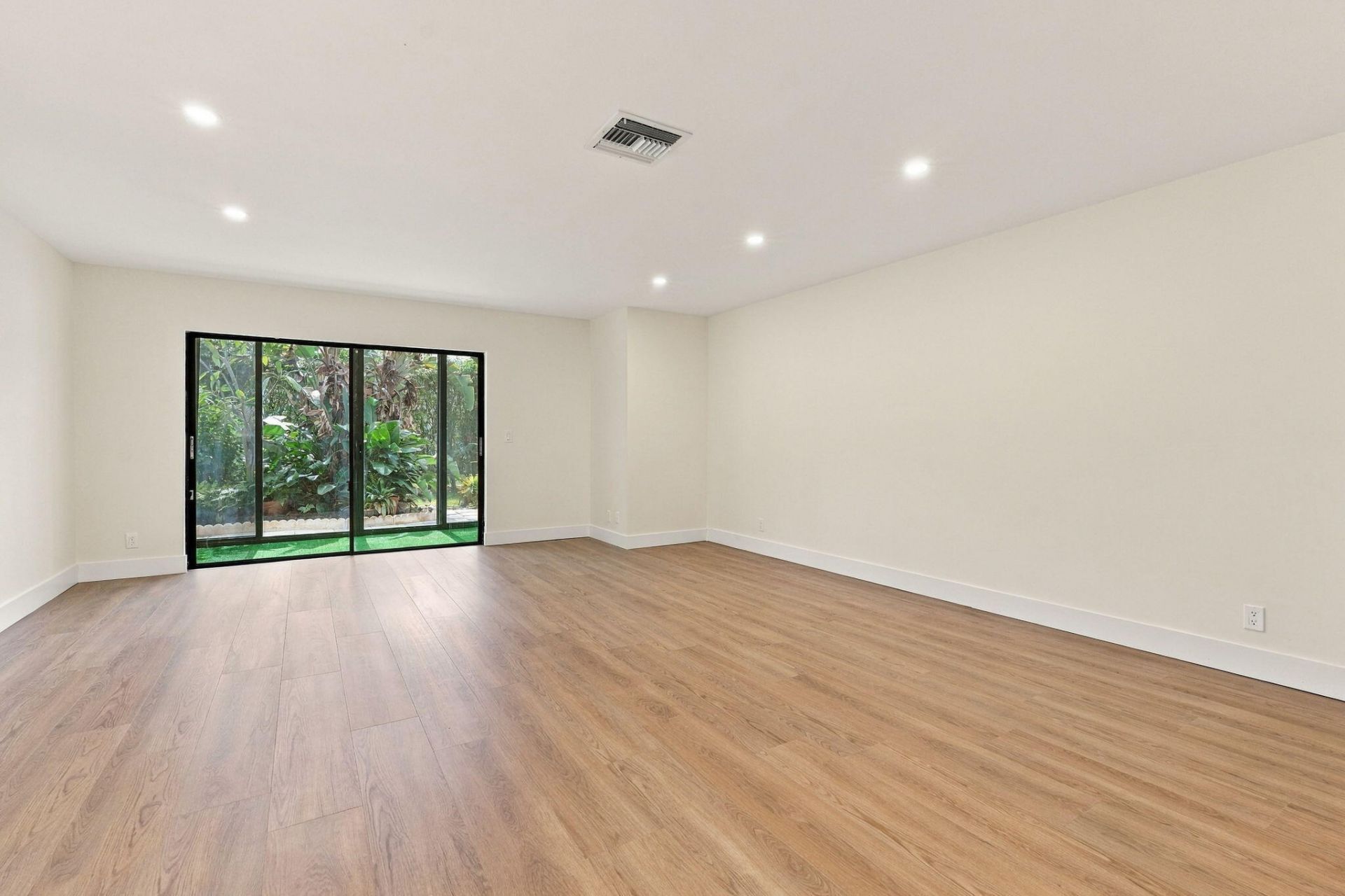 2641 Gately Drive W, Unit 906, West Palm Beach, FL 33415 Photo