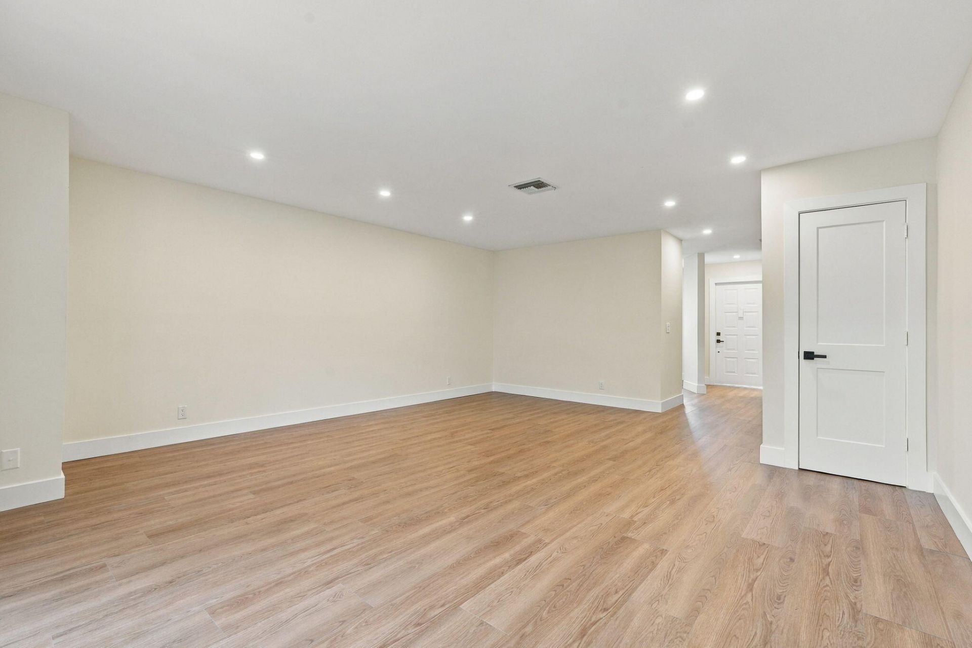 2641 Gately Drive W, Unit 906, West Palm Beach, FL 33415 Photo