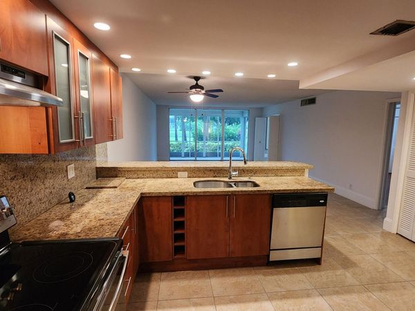2851 S PALM AIRE Drive, Unit 101, Pompano Beach, FL 33069