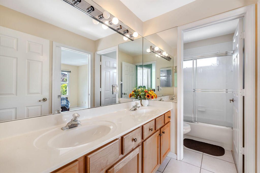 1233 Avondale Lane, West Palm Beach, FL 33409 Photo