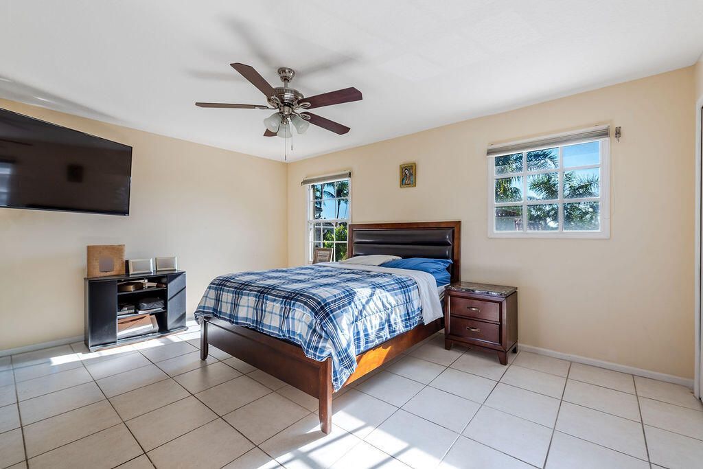 1233 Avondale Lane, West Palm Beach, FL 33409 Photo