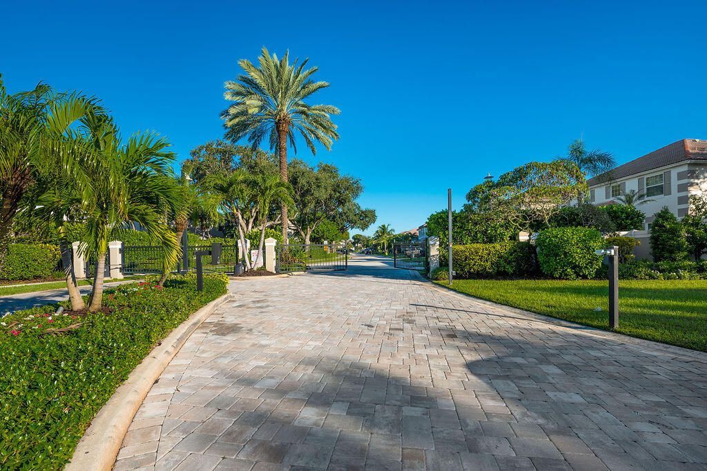 1233 Avondale Lane, West Palm Beach, FL 33409 Photo