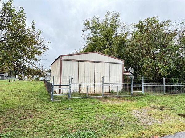 610 E 4th Street, Stroud, OK 74079