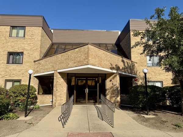 5600 N Astor Lane , Unit 116, Rolling Meadows, IL 60008