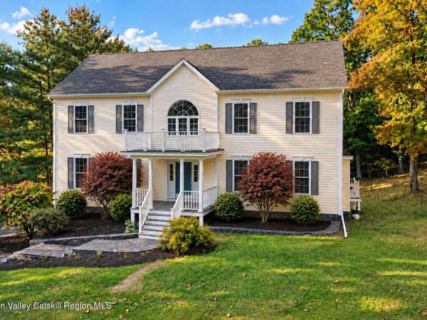 7 Stonehouse Road, Rhinebeck, NY 12572