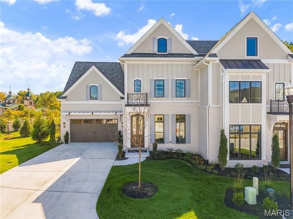 2 Enclave Drive, St Louis, MO 63122