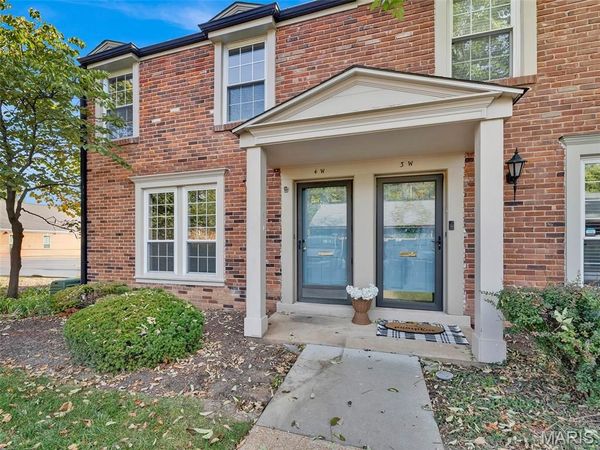 515 N Kirkwood Road, Unit 4W, Kirkwood, MO 63122