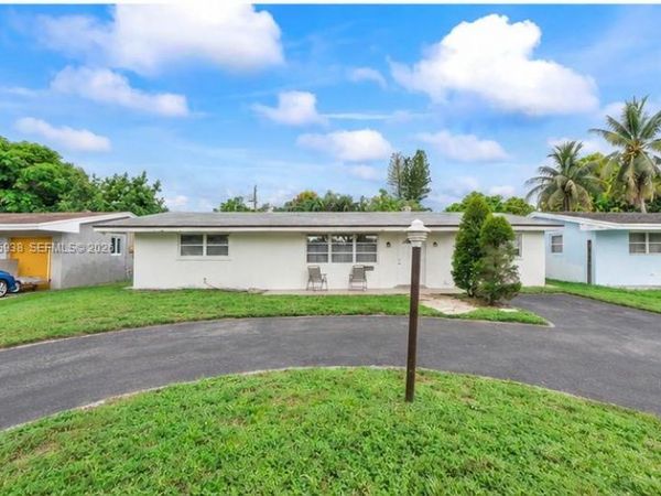 8310 NW 10th St , Pembroke Pines, FL 33024