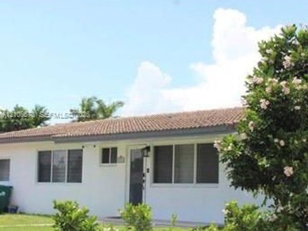 9551 SW 49th St , Miami, FL 33165