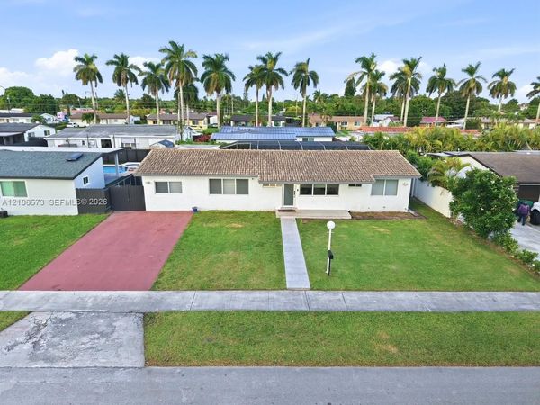 9551 SW 49th St , Miami, FL 33165