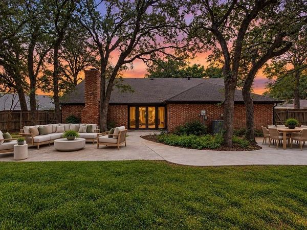 1000 Sean Court, Hurst, TX 76053