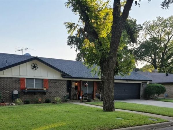 1129 Henson, Hurst, TX 76053