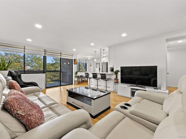 1 Bay Club Drive , Unit 3K, Bayside, NY 11360