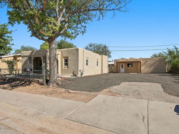 918 22nd Street NW, Albuquerque, NM 87104