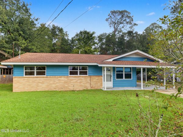 129 Woodland Circle, Ocean Springs, MS 39564
