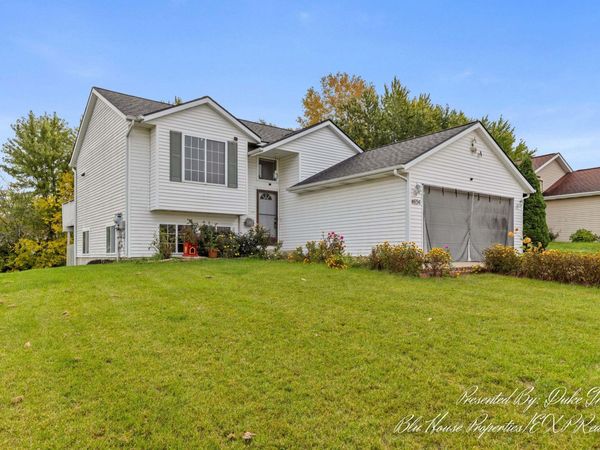 4656 Crosswinds SE, Kentwood, MI 49508