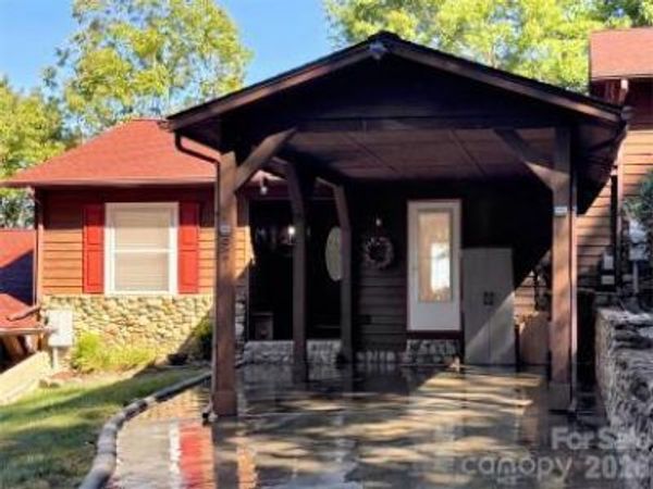 927 Henry Dingus Way , Maggie Valley, NC 28751