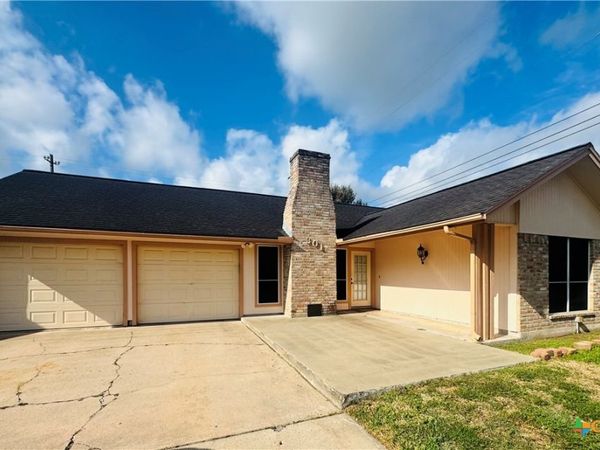301 Richmond Drive , Victoria, TX 77904