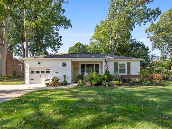 166 Woodhill Drive , Amherst, OH 44001