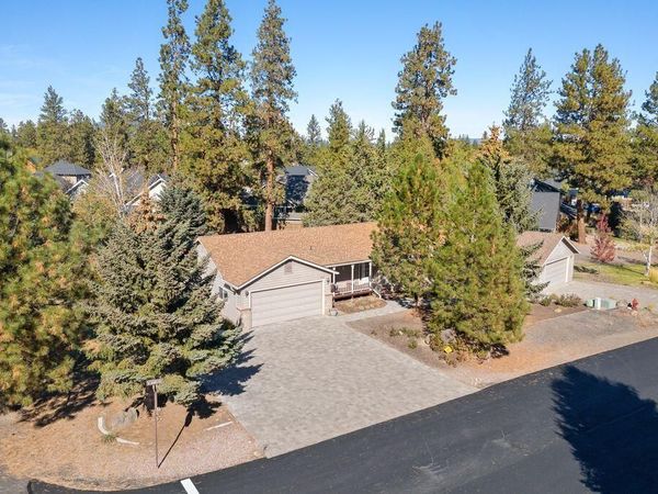 205 N Rope Place, Sisters, OR 97759
