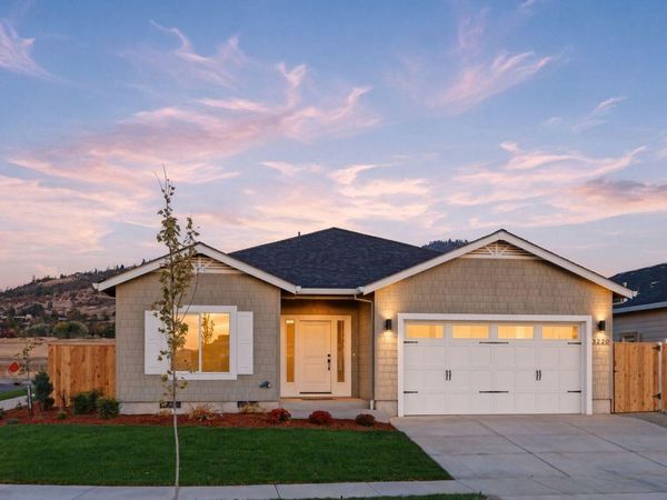 3220 Garner Way, Medford, OR 97504