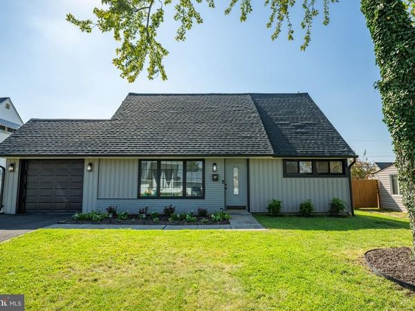 33 MICAHILL ROAD, LEVITTOWN, PA 19056