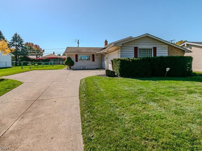 6372 Ridgebury Boulevard, Mayfield Heights, OH 44124 Photo 1