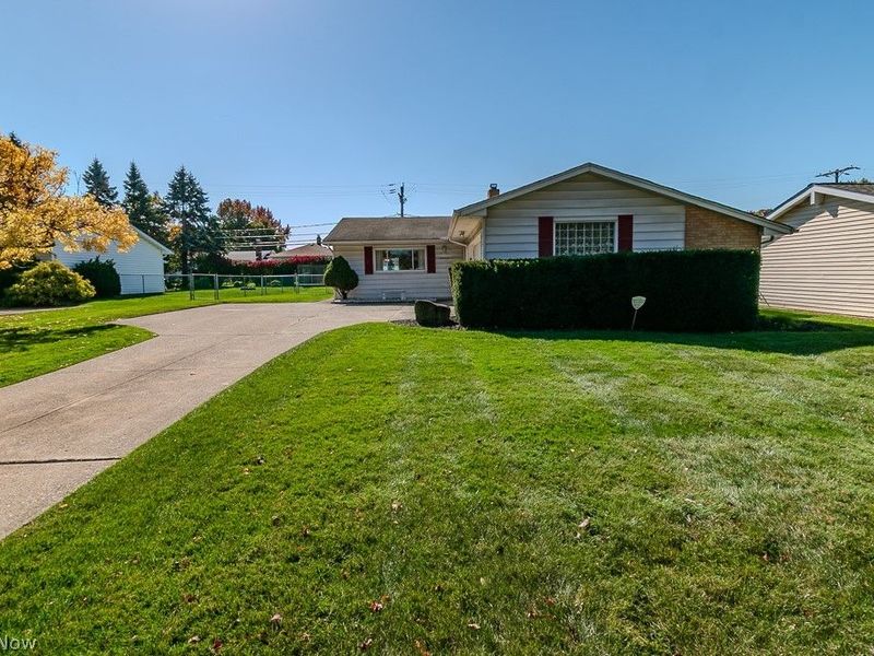 6372 Ridgebury Boulevard, Mayfield Heights, OH 44124 Photo 2